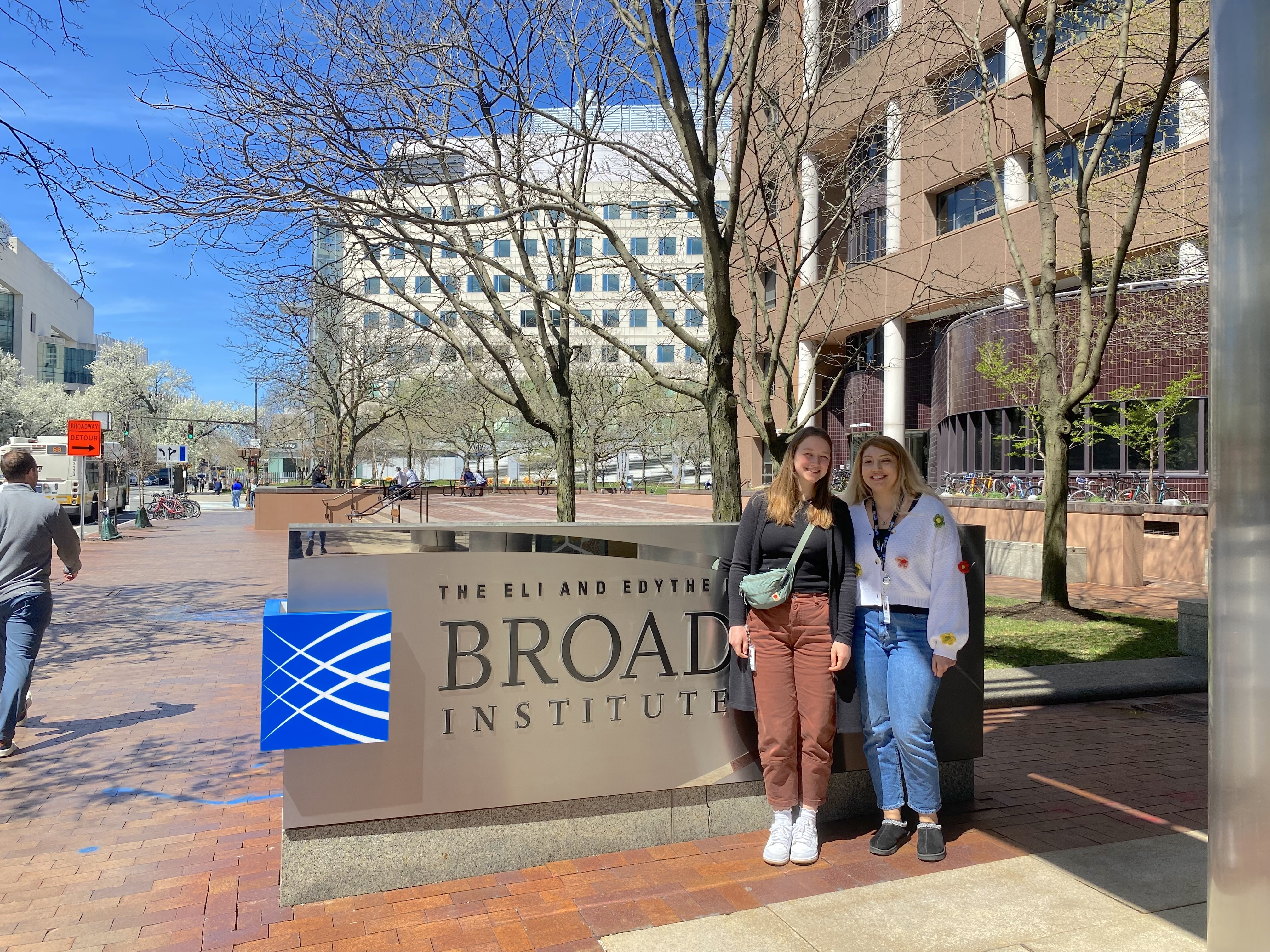 Jess Ewald and Mariam in front of the Broad Institute’s building